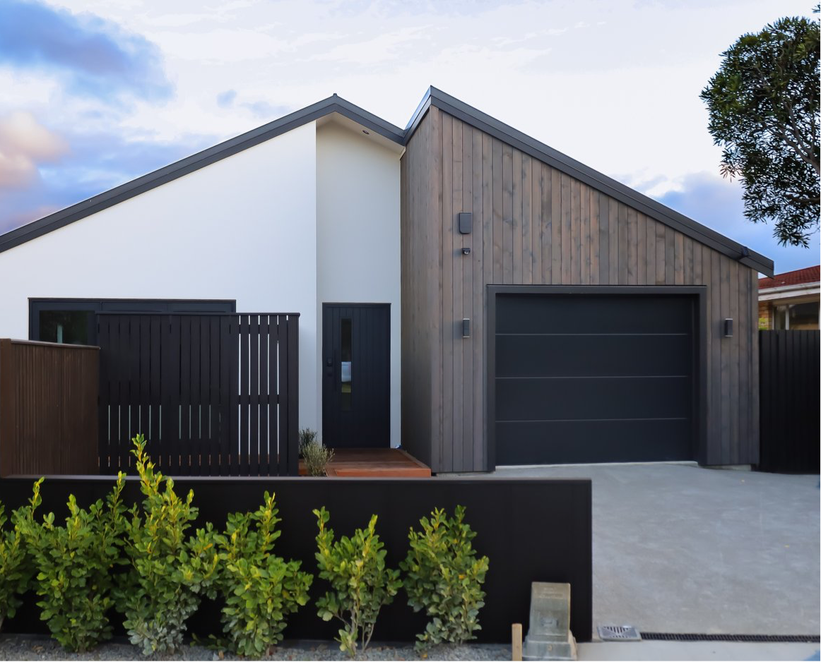 SINGLE- Insulated Sectional Panel Garage Door. (2.1M high choose your Width)